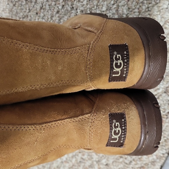 UGG ultimate short boots in Chestnut. - Picture 3 of 7